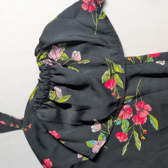 Floral Black Puff Sleeve Top Size Small - Picture 5 of 7